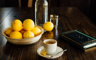 Mengapa kopi dengan lemon berguna dan berbahaya?