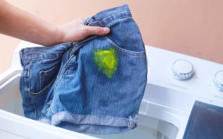 How to wipe oil paint off clothes