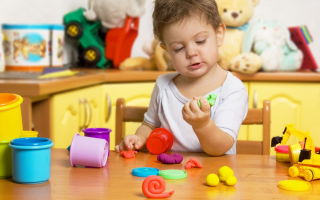 How to wash plasticine from wallpaper