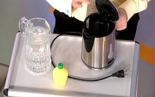 How to remove the plastic smell in a teapot