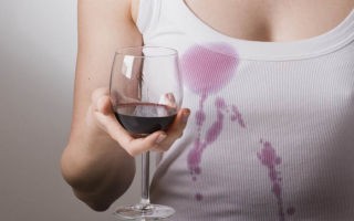 How to wash red wine from white cloth