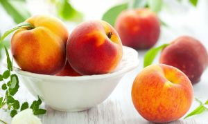 Why are peaches useful for the body, properties and contraindications