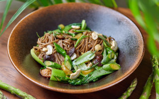 Mie soba: kandungan kalori, penggunaan dan kontraindikasi