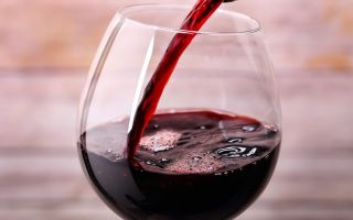 Why is red wine useful, properties, composition and calorie content?