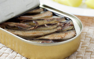 Sprats: benepisyo at pinsala sa katawan