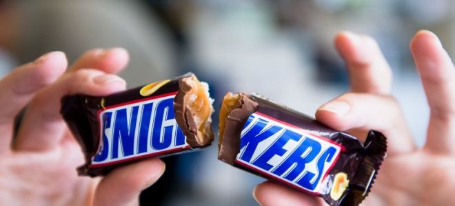 Snickers (Snickers): komposisi bar, kebaikan dan keburukan coklat