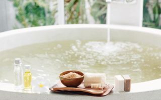 Hot bath: benefits and harms for men, women, with a cold