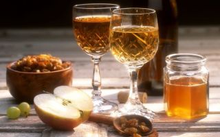 Why mead is useful and harmful for the human body: composition, calorie content