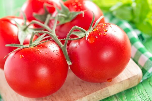 The chemical composition and calorie content of tomatoes